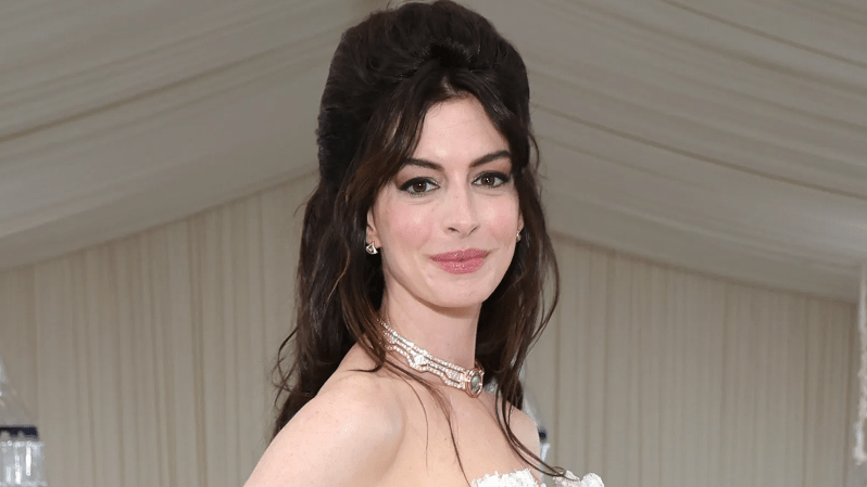 Anne Hathaway Bumpit Hairstyle at the 2023 Met Gala