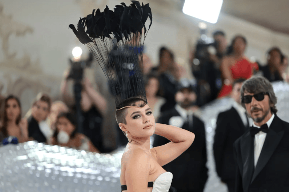 Florence Pughs Shaved Head Jaw Dropping Glam at the Met Gala Takes the Spotlight 1